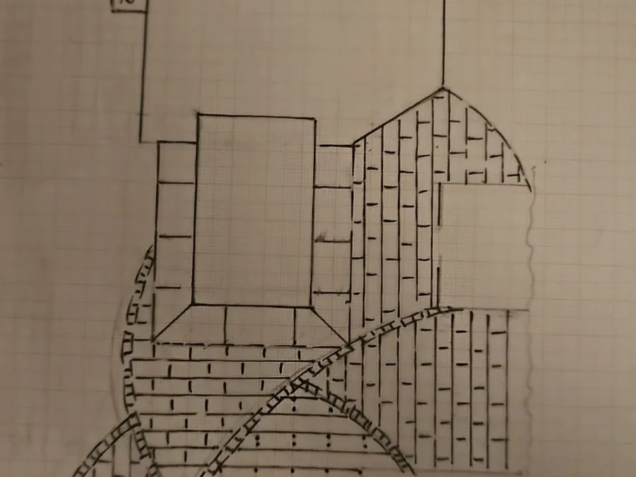 Handgezeichneter Grundriss mit eingeteilten Pflasterflächen